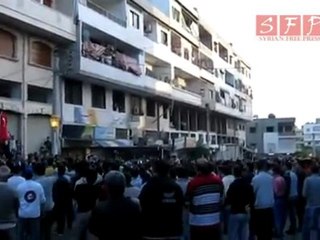 مظاهرة بانياس 4-5-2011 ولا وجود للجيش داخل المدينه