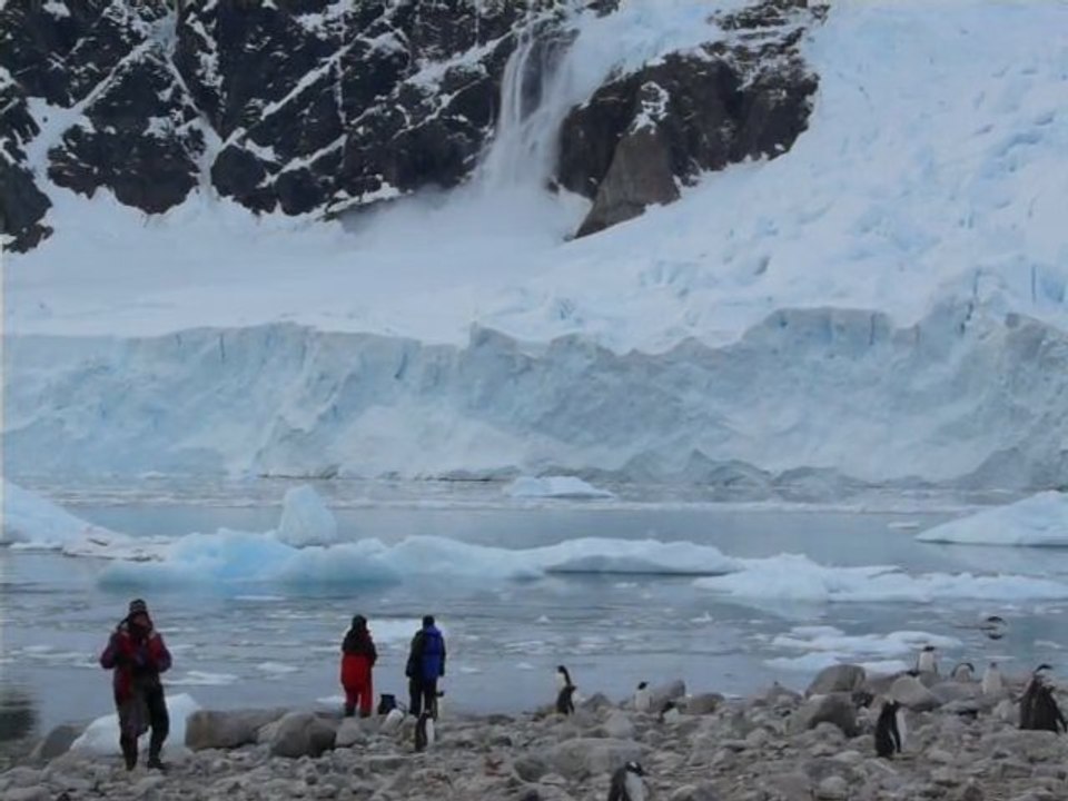 Mini avalanche à Neko Harbour