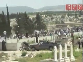 تشيع الشهيد منينه في مقابر الخضراء حماة السبت 7-5-2011