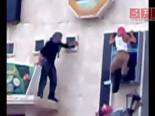 حماه ازالة صور بشار من صالة أفراح 13-5-2011