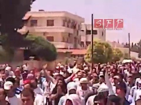 تشييع احد الشهداء بحماة من عائلة الموسى الاحد 5-6-2011