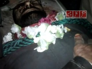 شهيد جبل الزاوية والكبار والصغار يقبلونه 4-6-2011