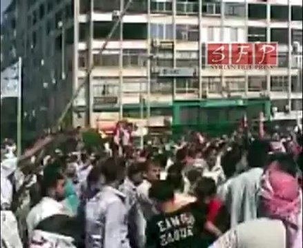 مظاهرات مدينة حماه ساحة العاصي جمعة 10-06-2011 طويل