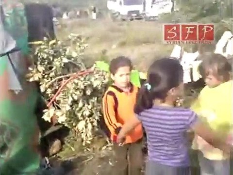 أهالي جسر الشغور على الحدود 12-6-2011