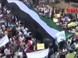 حمص مظاهرة باباعمرو يحملون علم سورية  1-7-2011