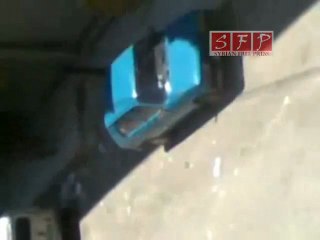 الشبيحة وعناصر الأمن يقومون بتكسير السيارات في حماة 5 7 2011