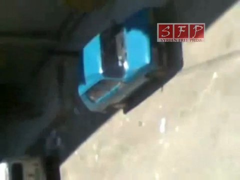 الشبيحة وعناصر الأمن يقومون بتكسير السيارات في حماة 5 7 2011