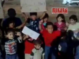 أطفال كفرومة وهم مشردون نتيجة دخول الجيش الى البلدة  7 7 2011