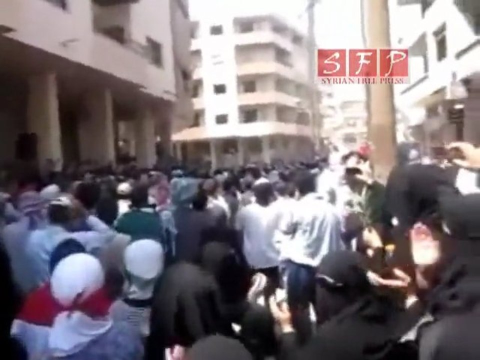 عراضة لأحرار معضمية الشام  في جمعة لا للحوار 8-7-2011