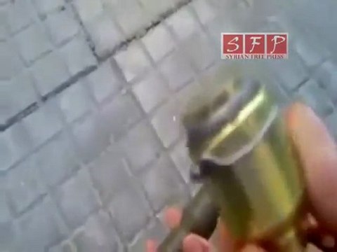 حمص باب السباع قذيفة لم تتفجر استخدمت من قبل الشبيحة و الأمن