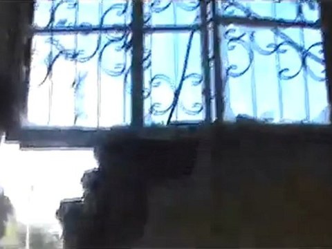 فري برس حمص باباعمرو احد المنازل دمر واثار الدماء 4 12 2011