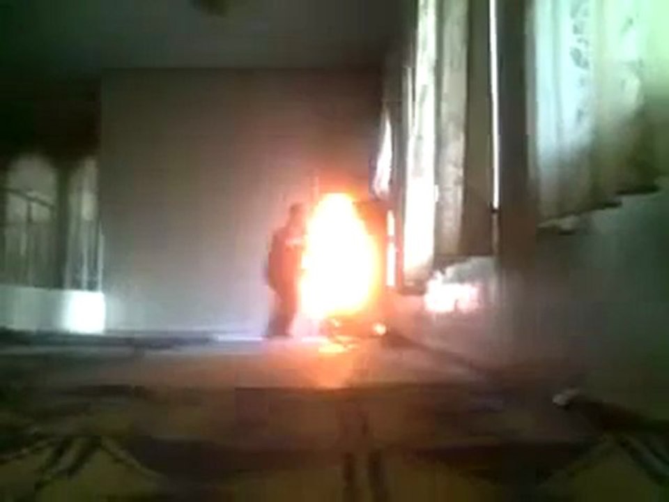 فري برس   حمص كرم الزيتون اثار القصف ع جامع الرفاعي 4 12 2011 ج2