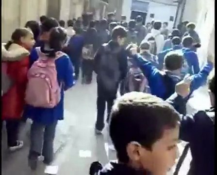فري برس دمشق خرجت مظاهرة طلابية في حي القدم الدمشقي يوم الاثنين 4 12 2011