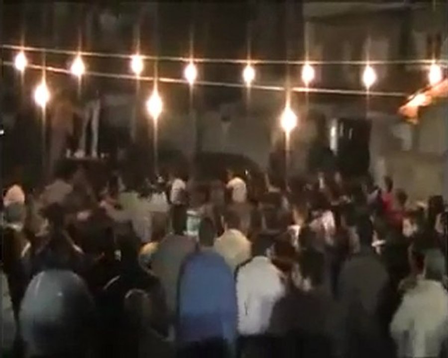 فري برس  حمص القصور مسائية أبطااال القصور رغم الهجوم علي الحي اليوم من قبل الشبيحة الاسدية 4 12 2011 ج1