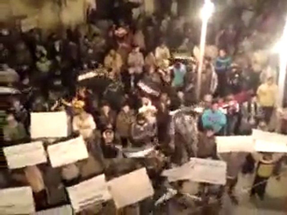 فري برس   حماة طريق حلب بدنا نشيلو لبشار بلصرماية الحموية 6 12 2011