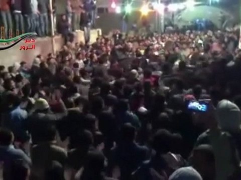 فري برس دير الزور المظاهرات المسائية لأبطال الدير أمام بيت الشهيد نهاد خرابة 6 12 2011 ج6