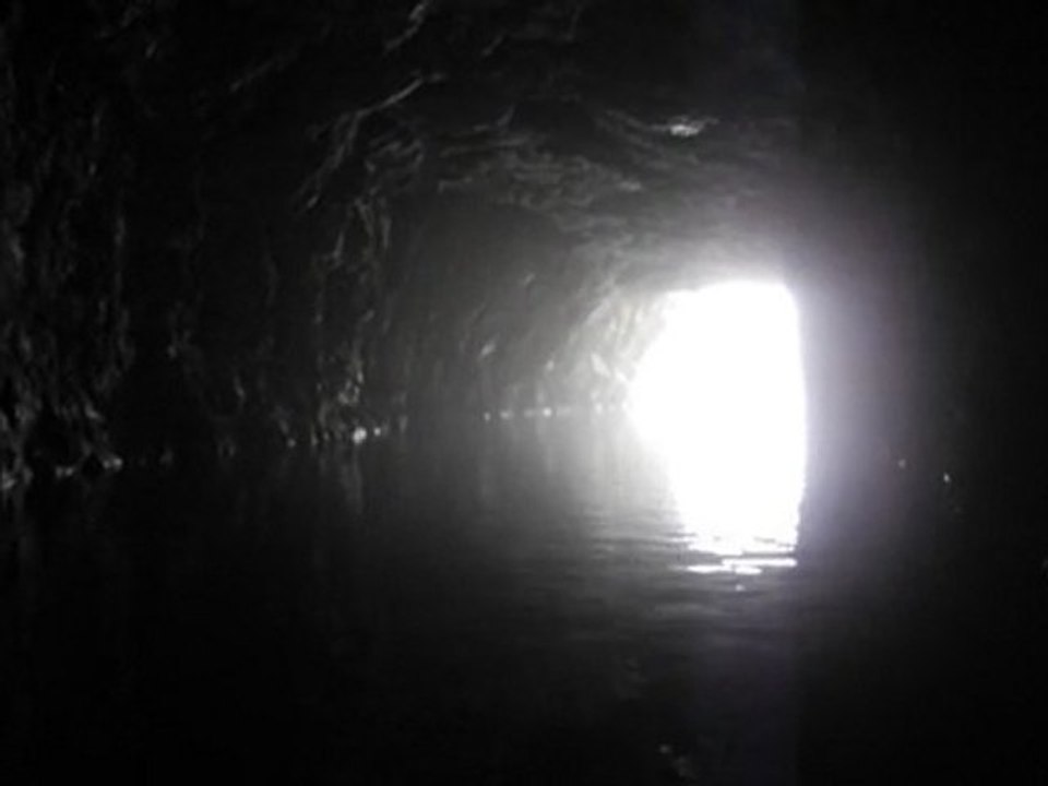 VIETNAM.Trang An.Passage secret vers un monde moins vierge.