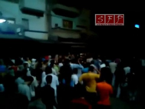 مظاهرة الرمل بعد صلاة الفجر في اللاذقية 1-8-2011