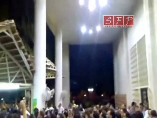 حمص - الانشاءات-بداية المظاهرة من جامع عمر 1-8-2011