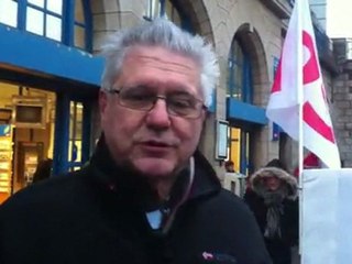 Action pour la campagne de François Hollande à la Gare de Clichy-Levallois ce matin avec Jean-Laurent Turbet et les militants socialistes