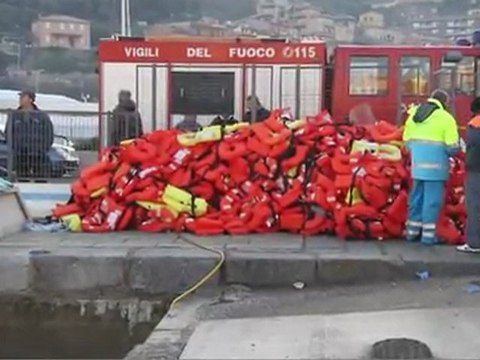 Isola del Giglio - Affonda la nave Costa Concordia 6
