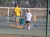 José jugando al tenis