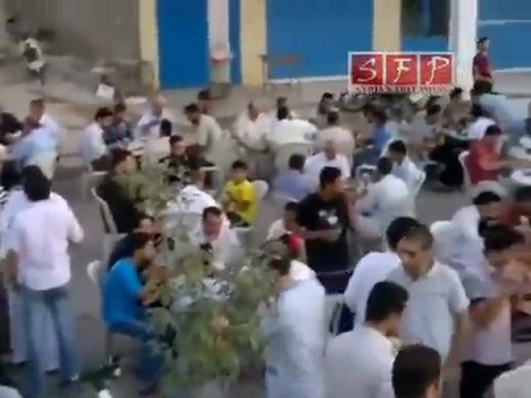إدلب - بنش مائدة الرحمن في ساحة التحرير 12-8-2011