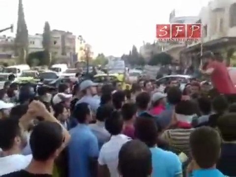 فري برس || مظاهرة في حمص شارع الغوطة الرئيسي 14-8-2011