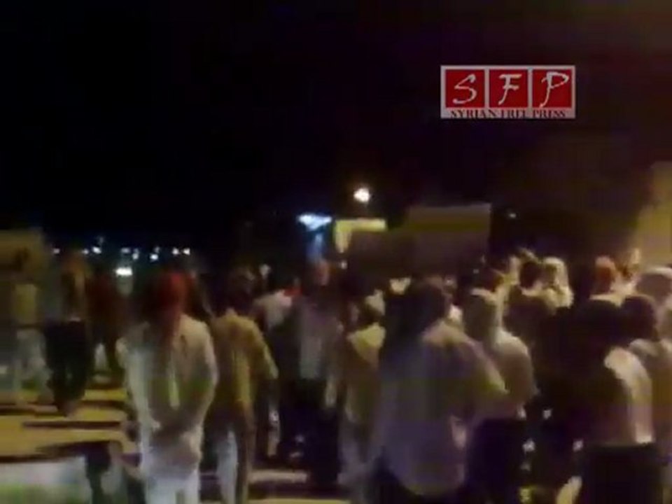 فري برس | حلب مظاهرة أبطال حيان جمعة لن نركع 12-8-2011