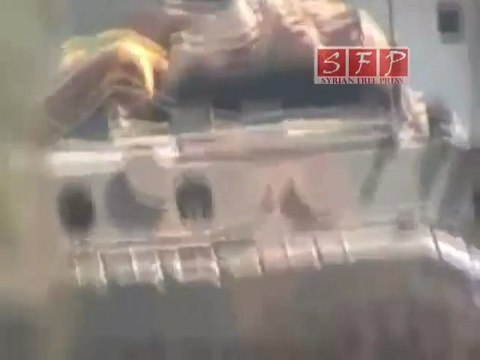 فري برس | حمص تلبيسة حواجز الجيش والدبابات كل مدخل14-8-2011