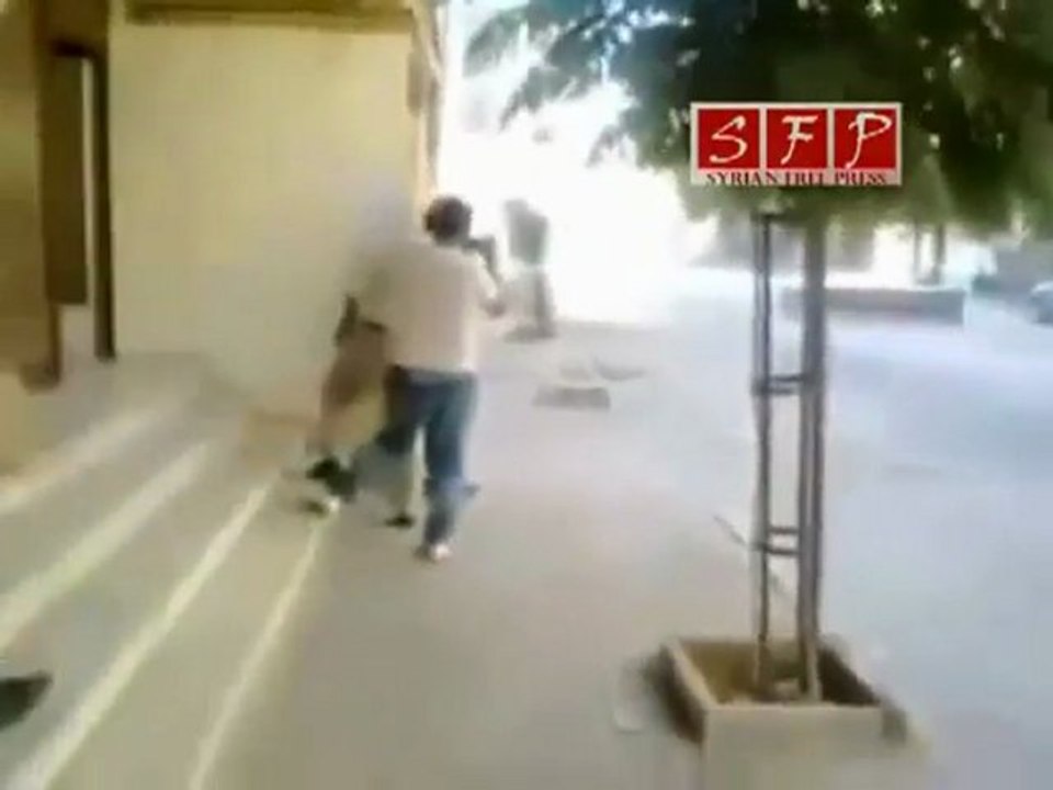 فري برس | دوما الأمن يطلق غازات سامة على المواطنين 13-8-2011