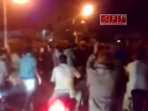 ري برس حماة كرناز مسائية كرناز رغم الحصار الامني واقتحام البلدة من الشبيحة والامن 15 8 2011