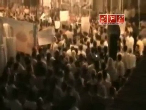 فري برس - دوما لحظة خروج مظاهرة الجامع الكبير 15-8-2011