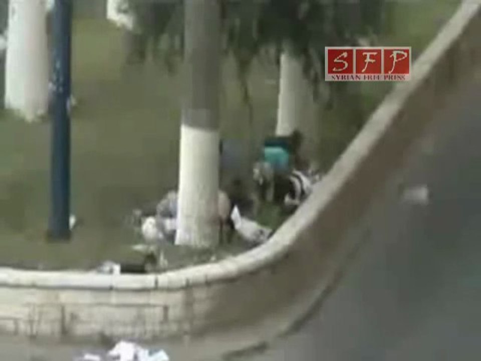 فري برس   اللاذقية   إطلاق النار على العزل طريق الحرش 15 8 2011