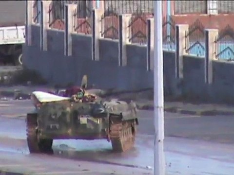 Syrie: toujours des chars dans les rues de Homs