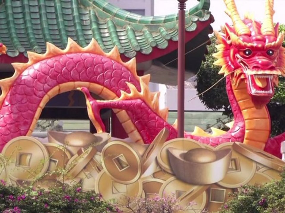 Dragons rouge et or pour préparer le Nouvel An chinois