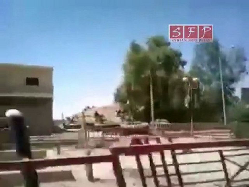 فري برس   جمعة بشائر النصر  البوكمال تمركز الدبابات في المدينة 19 8 2011