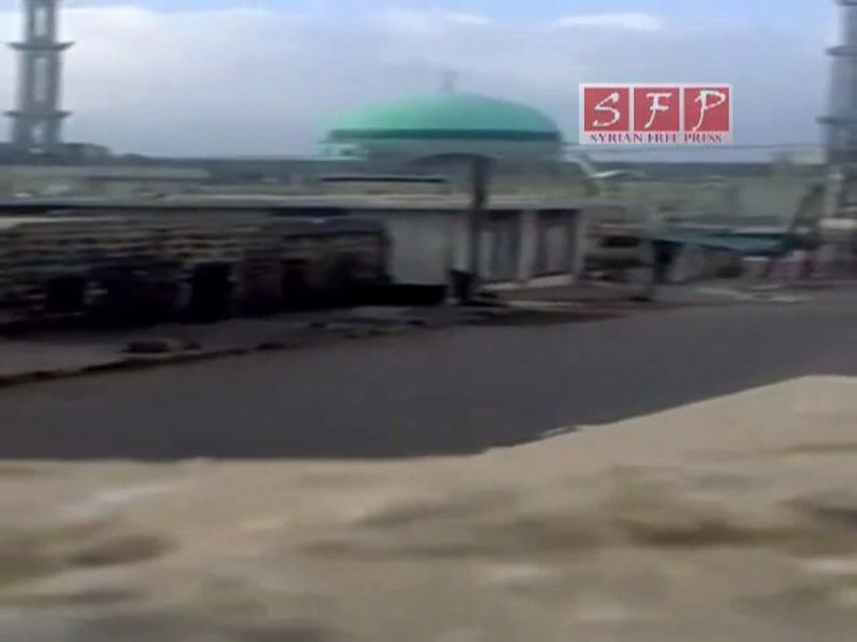 فري برس  خربة غزالة   قوات الأمن تطلق النار وتلاحق الشباب   صباح جمعة بشائر النصر 19 8 2011