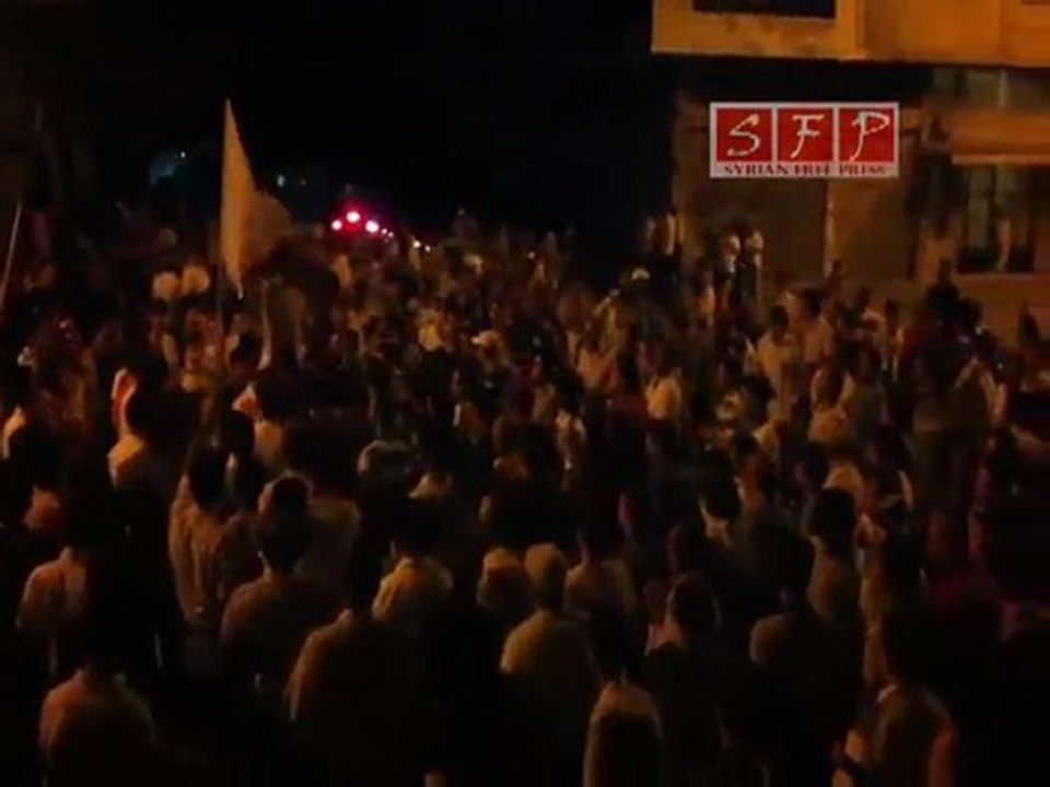 فري برس   حمص   شارع الملعب   قسم أحرار حمص بعدم التراجع عن الثورة حتى الموت   بشائر النصر  19 08