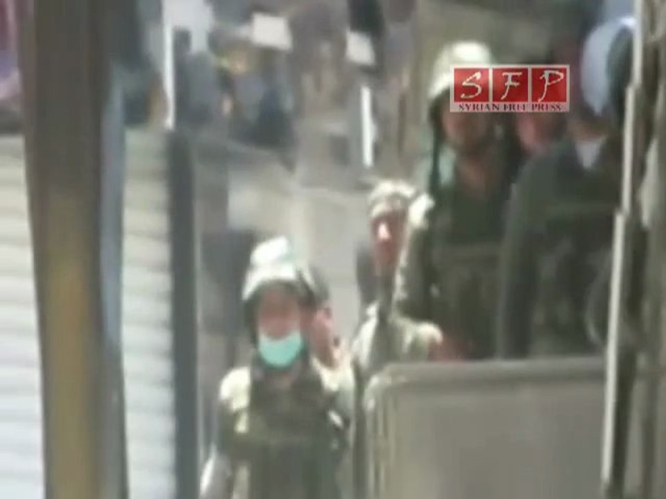 فري برس   حماة   هجوم الامن والشبيحة على المتظاهرين بعد صلاة الجمعة  19 8 2011