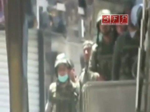 فري برس حماة هجوم الامن والشبيحة على المتظاهرين بعد صلاة الجمعة 19 8 2011