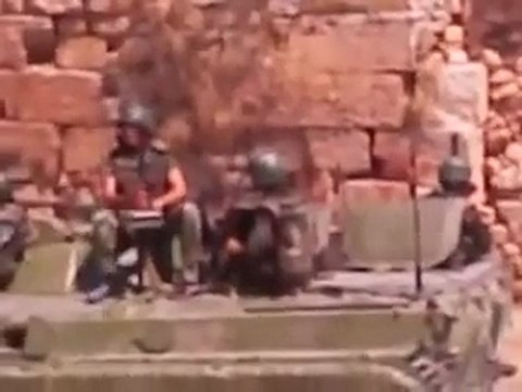 فري برس إدلب كفرومة الجيش يحاصر الجامع اثناء الصلاة 19 8 2011