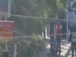 فري برس   دوما  الأمن يصور المتظاهرين بكميرات متطورة 19 8 2011