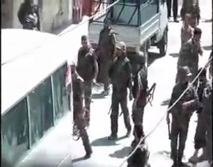 فري برس   قوات الامن تداهم احياء درعا المحطة 19 8 2011