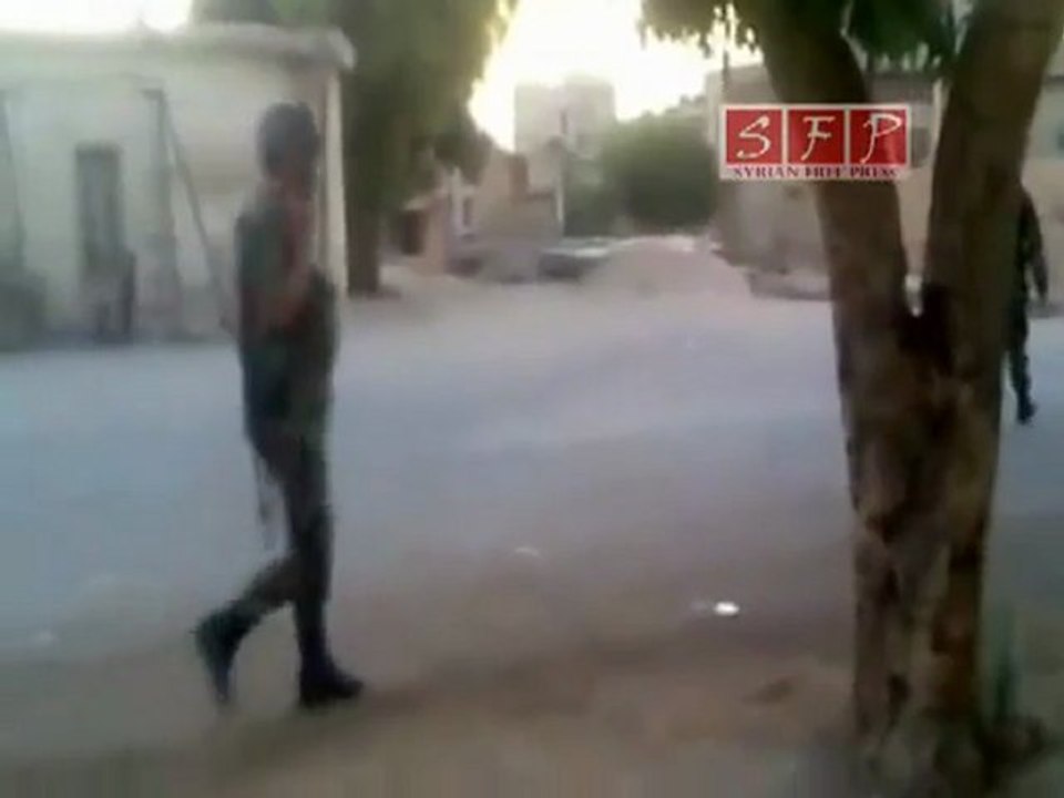 فري برس معضمية الشام جمعة بشائر النصر إتنشار العصابات لاسدية المسلحة وترويع لاهالي وكتابة عبارات نابية على العلم السوري  في ساحة البركة 19 8 2