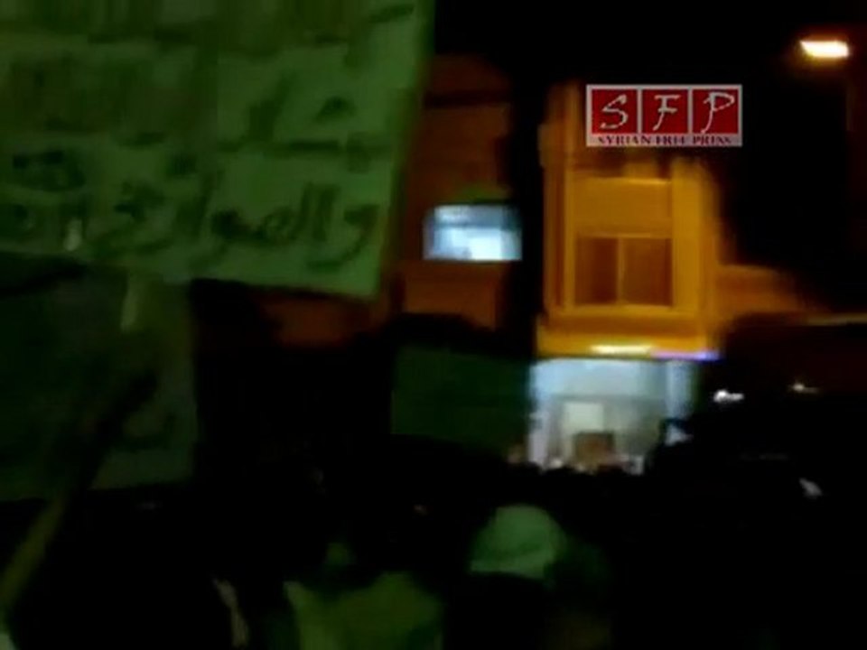 فري برس   دوما مظاهرة مسائية حاشدة تطالب بإسقاط النظام 19 8 2011
