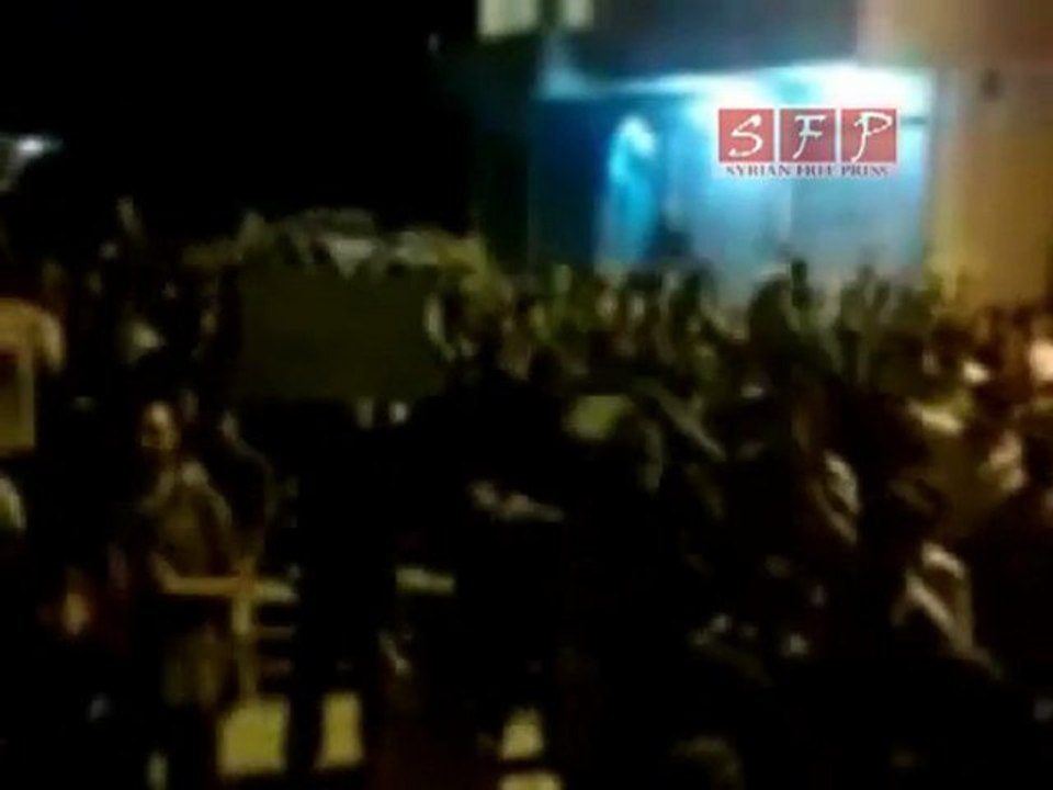 فري برس   إدلب مظاهرة كفرومة ردا على بشار الفسد 21 8 2011