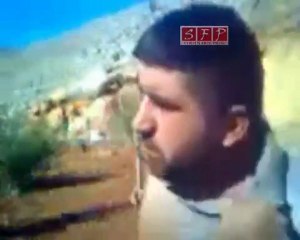 فري برس   ضرب وأهانة أحد عناصر الجيش عند محاولة انشقاقه