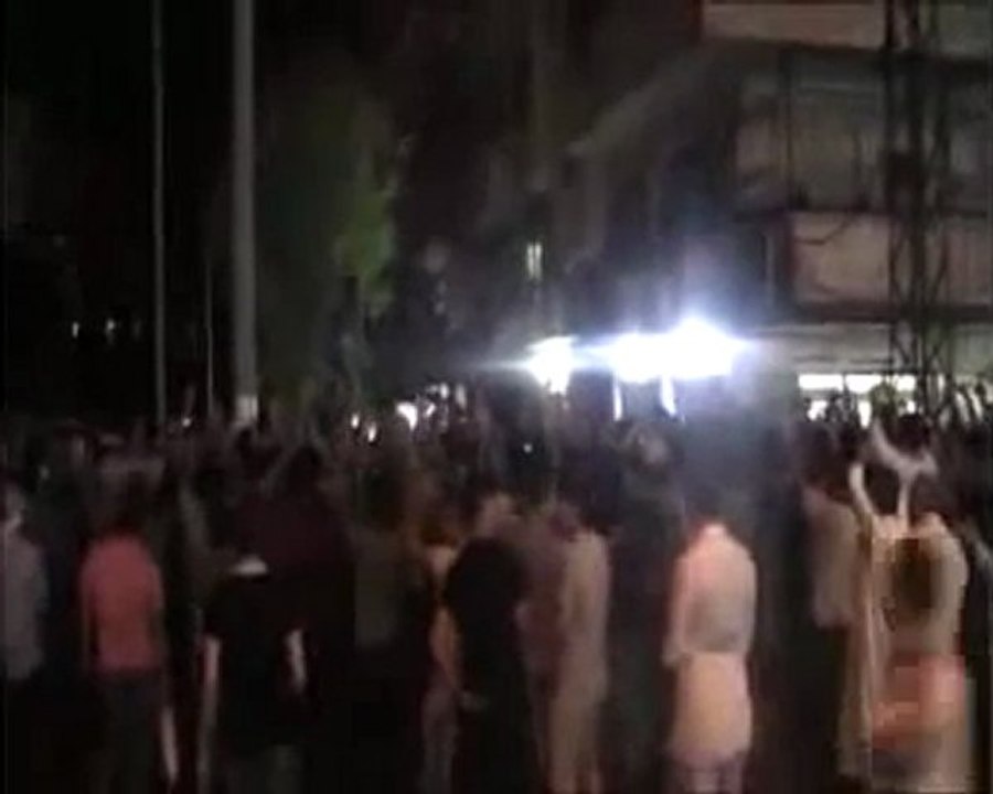 فري برس   حمص  مسائية حي القصور ليالي الحسم يارب تلعن بشار 24 8 2011