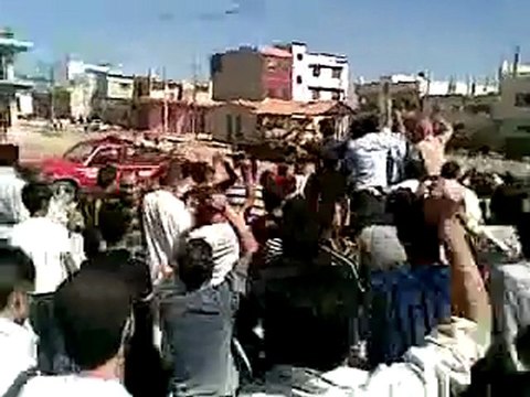 فري برس حوران جاسم تشييع الشهيد المجند بسام الحلقي 24 8 2011